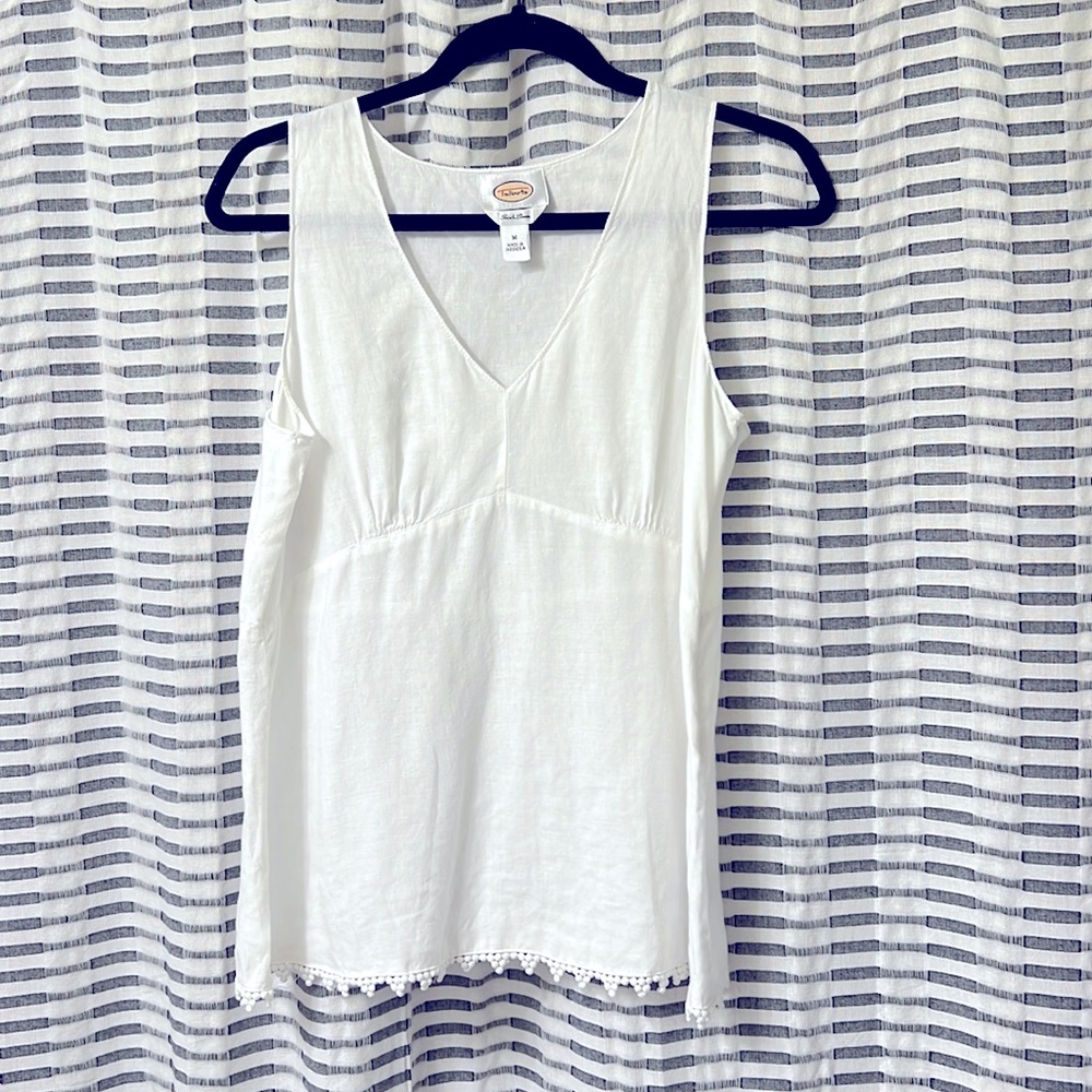 Talbots sleeveless white 100% cotton women’s side zip blouse.